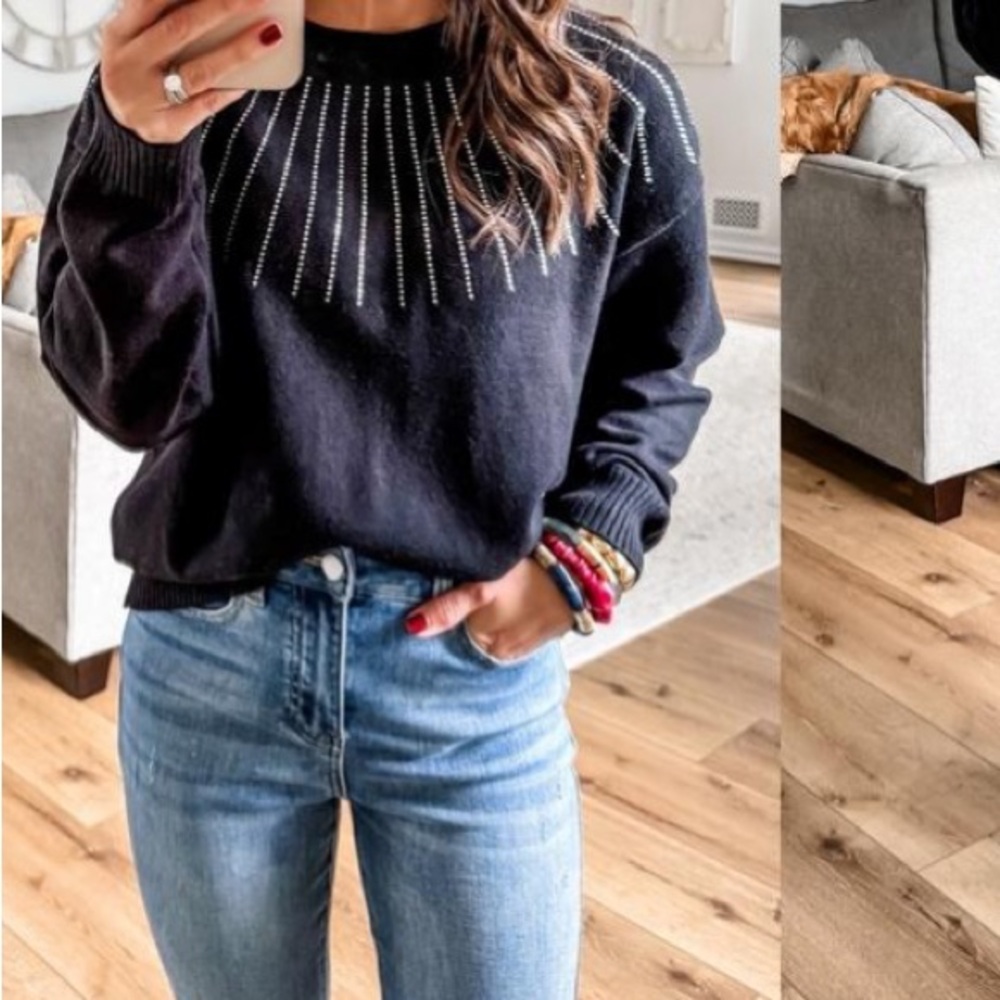 Beautiful Black Crew Neck sweater with rhinestone details⭐️